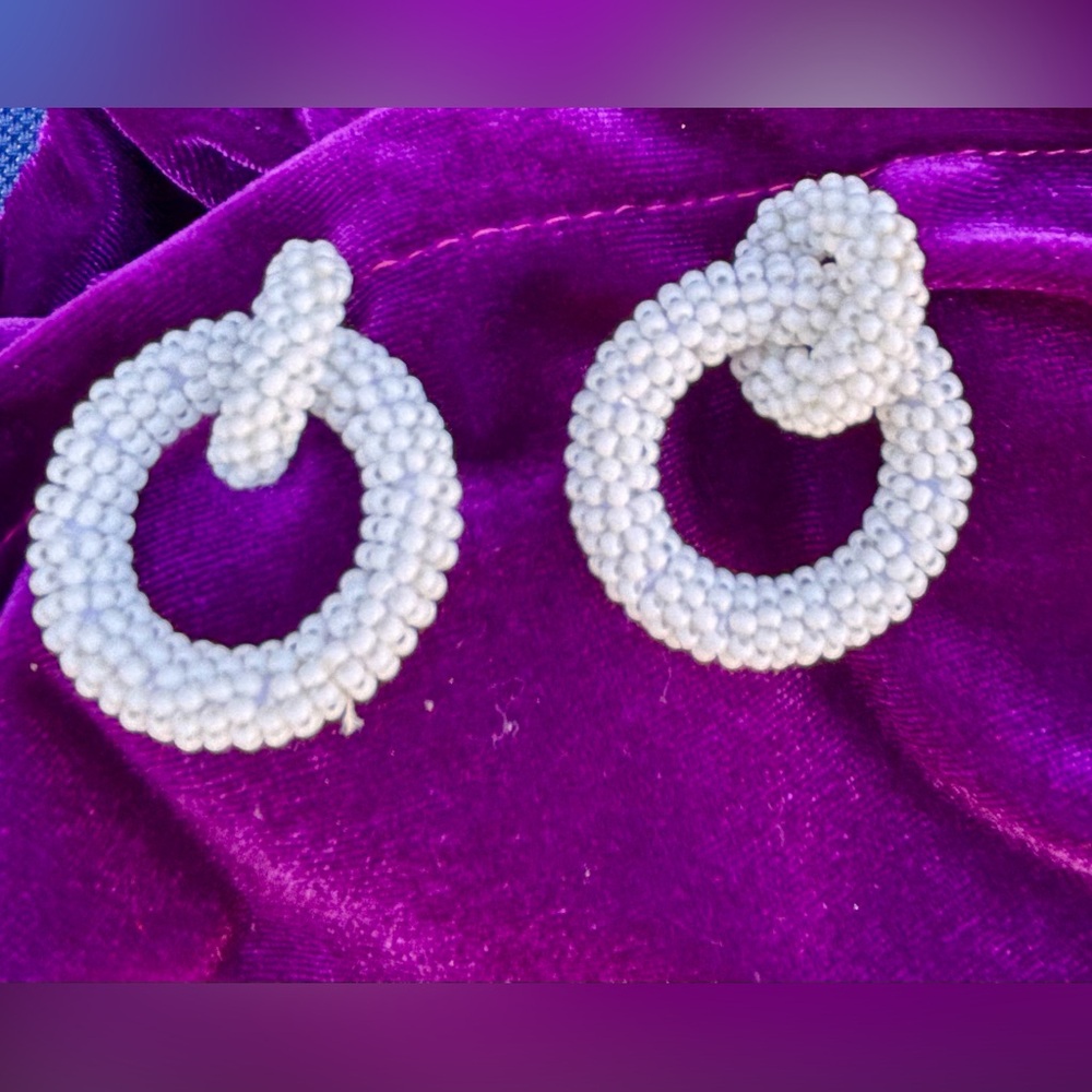 Uncommon James White Interlocking Beaded Hoop Ear… - image 4